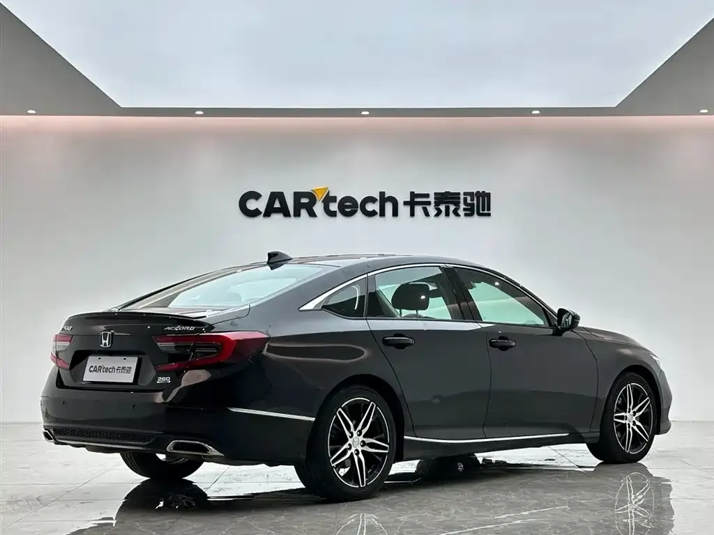 Honda Accord — фото 8