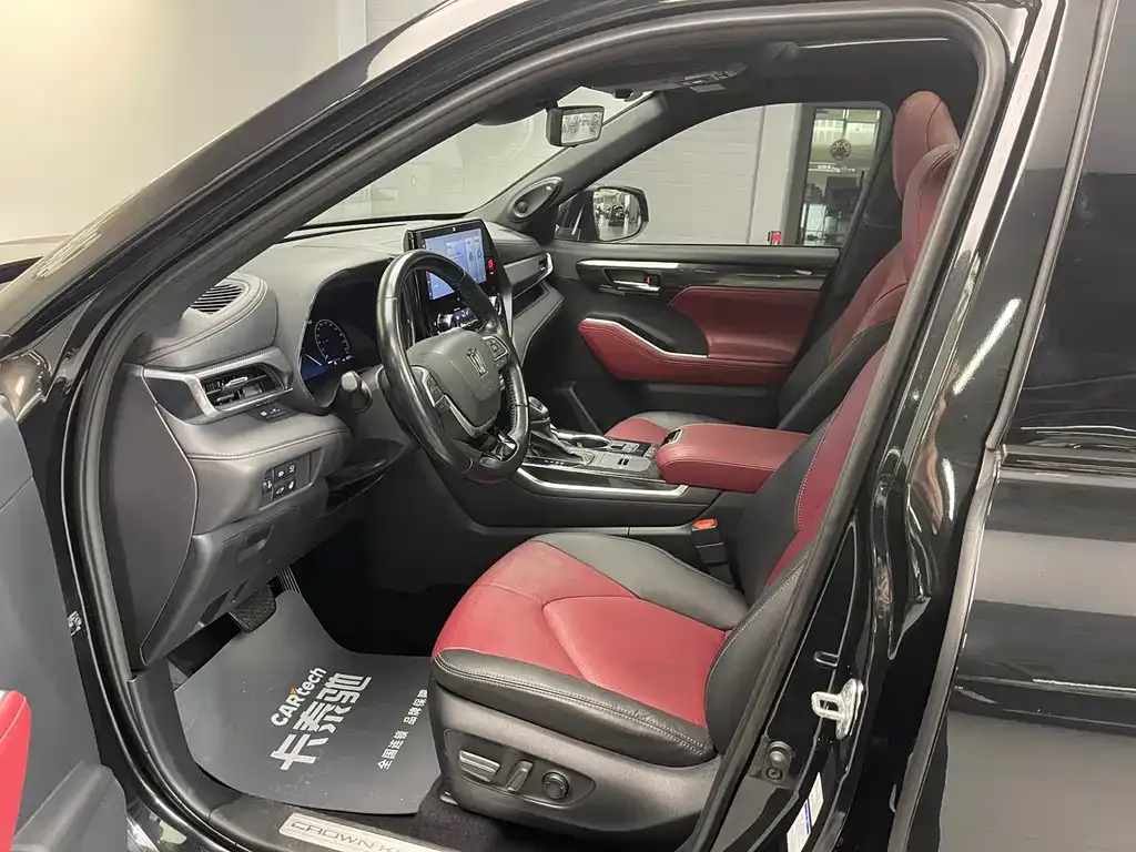 Toyota Crown Kluger 2021 из CN, фото 10