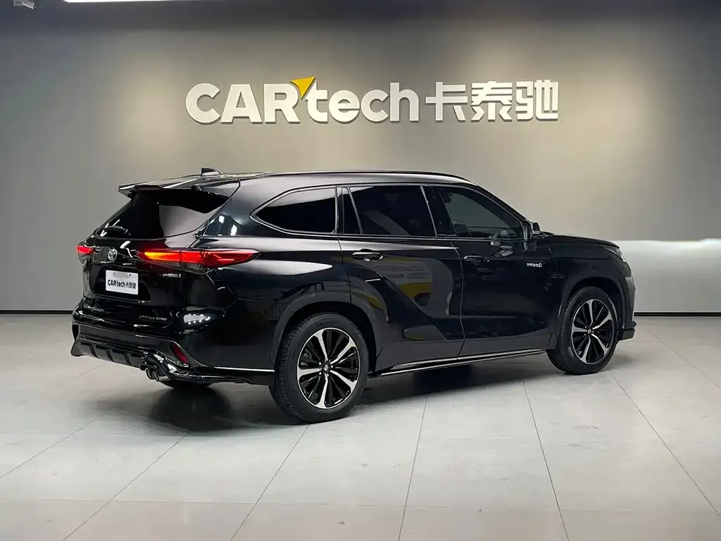 Toyota Crown Kluger 2021 из CN, фото 3