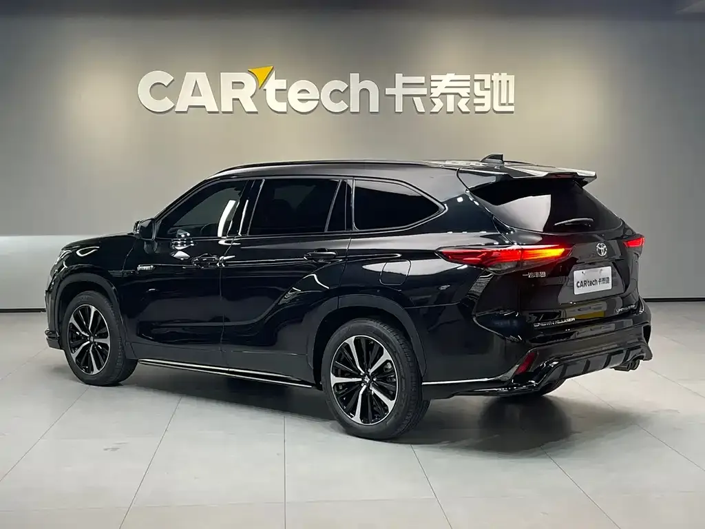 Toyota Crown Kluger 2021 из CN, фото 5