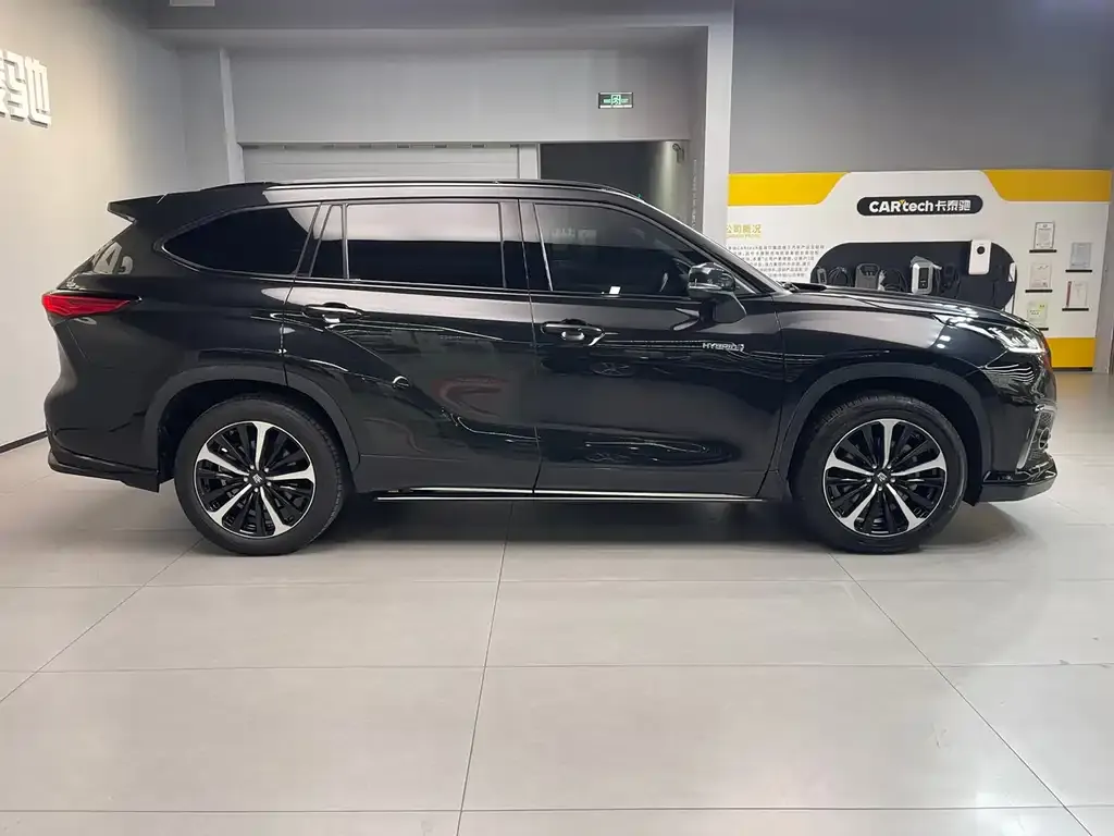 Toyota Crown Kluger 2021 из CN, фото 7