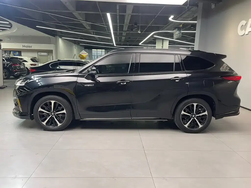 Toyota Crown Kluger 2021 из CN, фото 6
