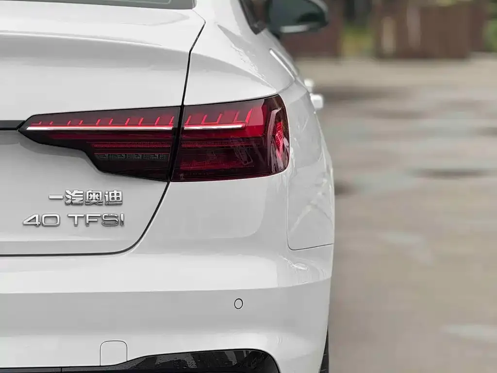 Audi A4L 2023 из CN, фото 3