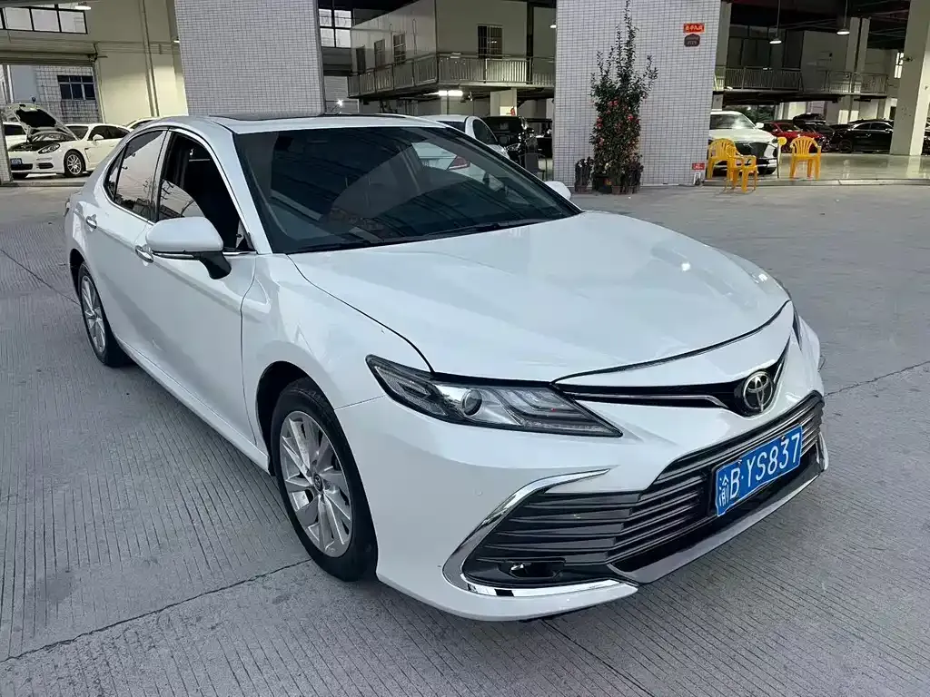 Toyota Camry — фото 5
