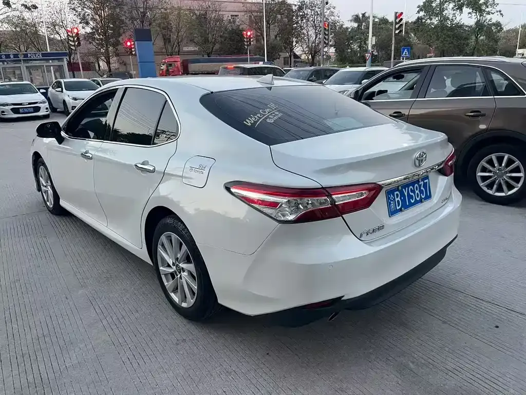 Toyota Camry — фото 7