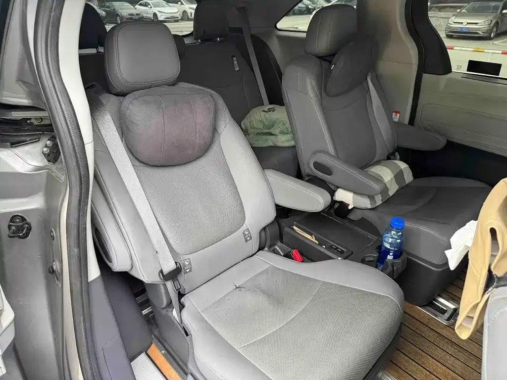 Toyota Granvia 2023 из CN, фото 8