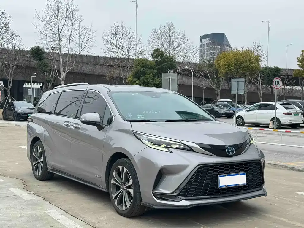 Toyota Granvia 2023 из CN, фото 5