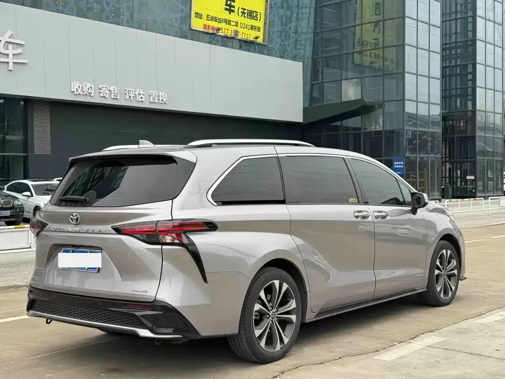 Toyota Granvia 2023 из CN, фото 3