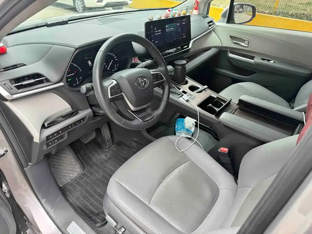 Toyota Granvia 2023 из CN, фото 7