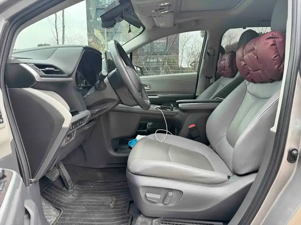 Toyota Granvia 2023 из CN, фото 9