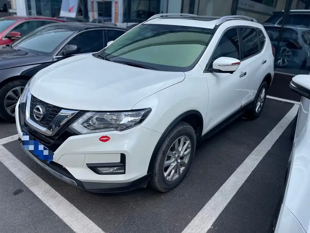 Nissan X-Trail — фото 1