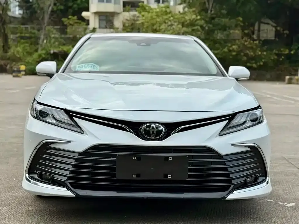 Toyota Camry — фото 9