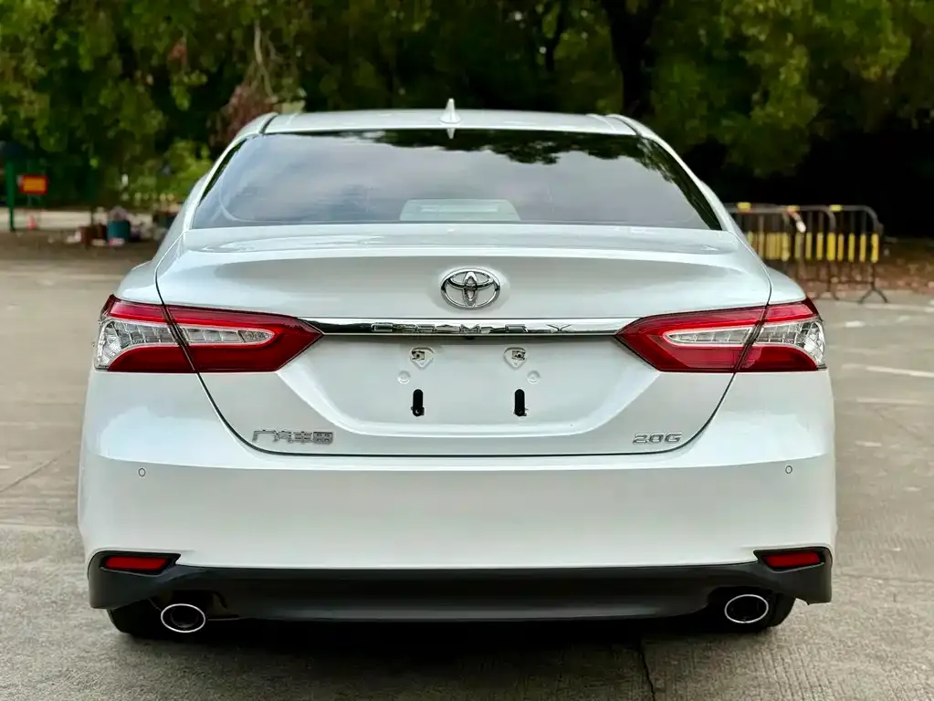 Toyota Camry — фото 8