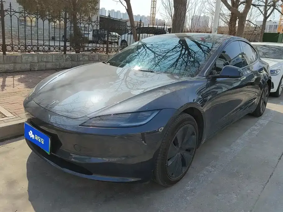 Tesla Model 3 — фото 1