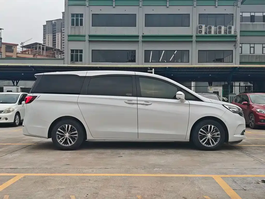 Buick GL8 2021 из CN, фото 9