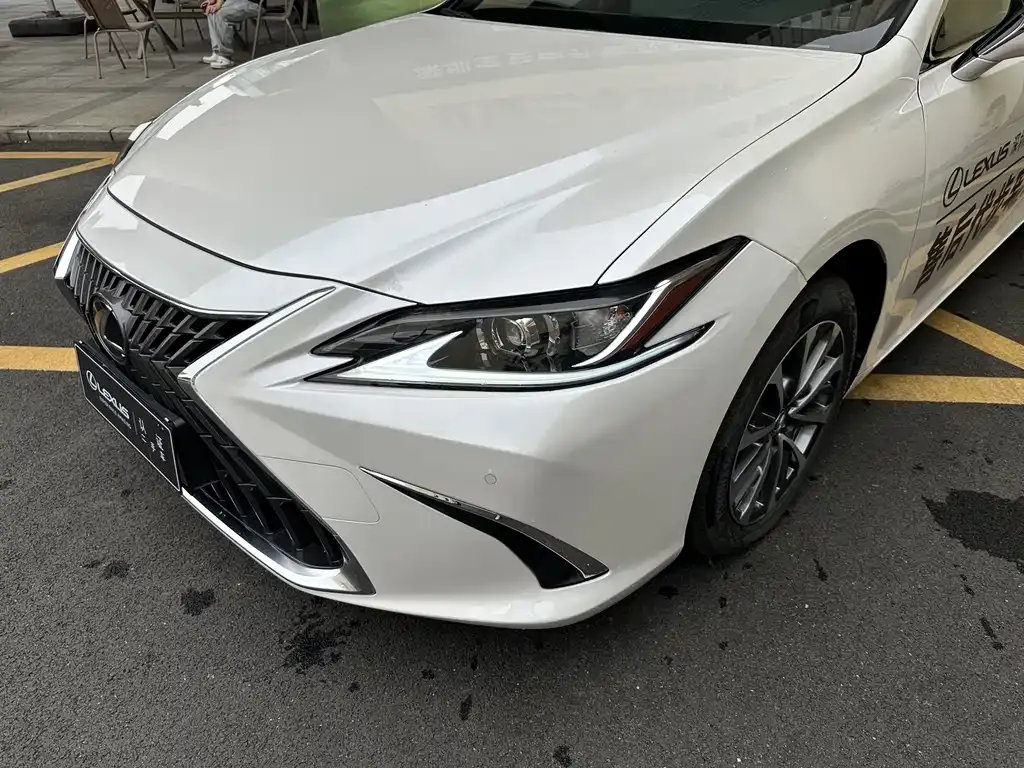 Lexus ES — фото 8