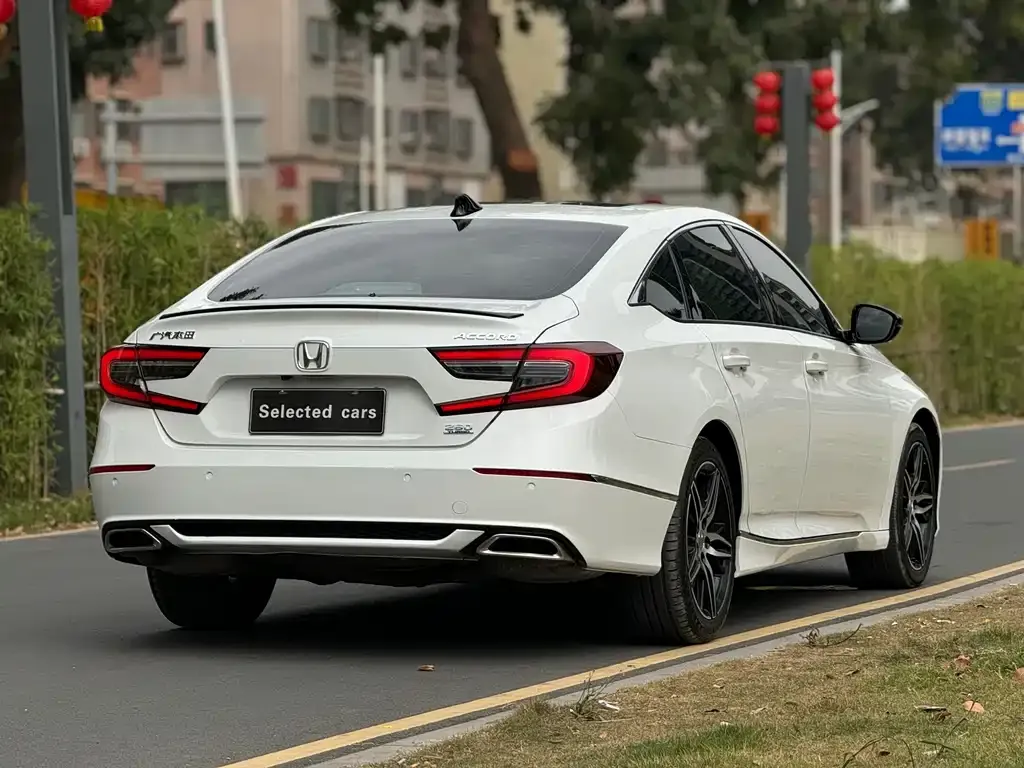 Honda Accord — фото 10