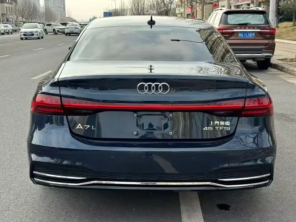 Audi A7L — фото 7