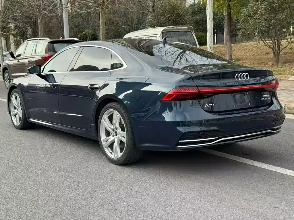 Audi A7L — фото 5