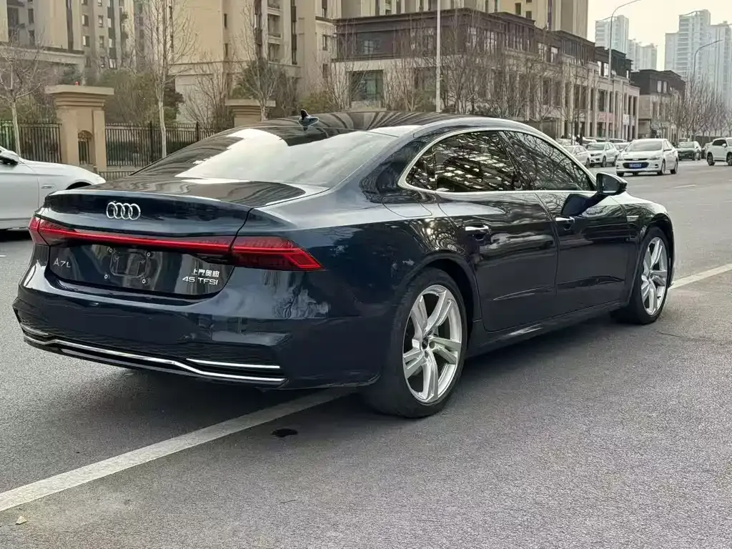 Audi A7L — фото 9