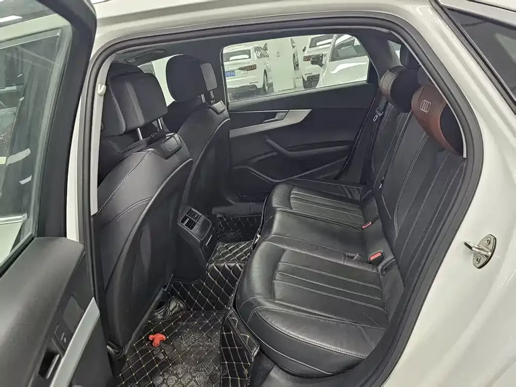 Audi A4L 2021 из CN, фото 5