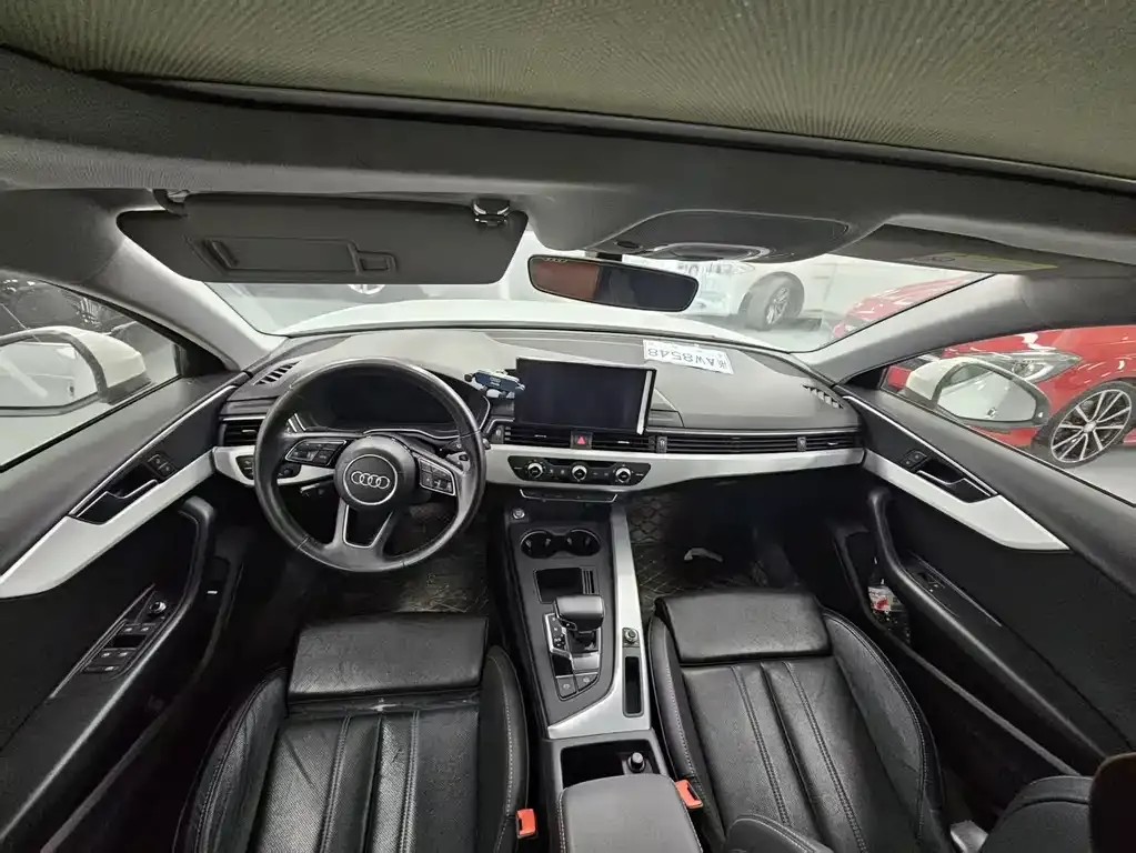 Audi A4L 2021 из CN, фото 9