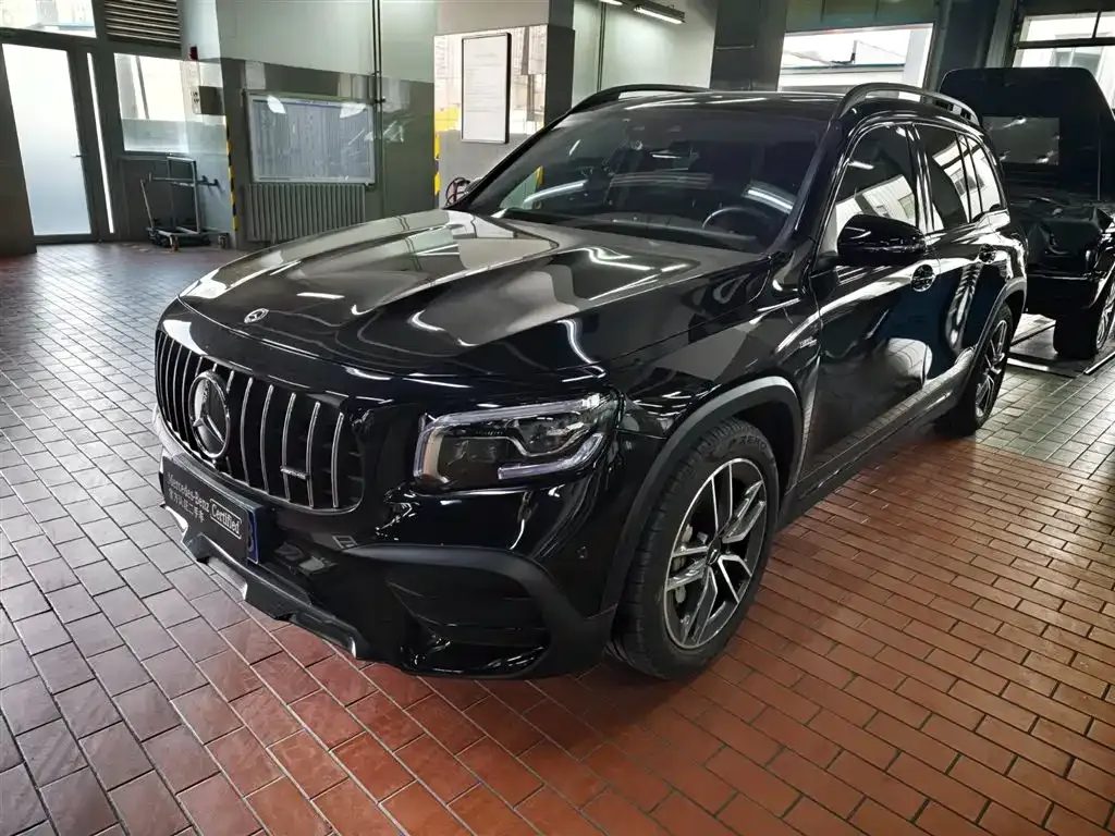Mercedes-Benz GLB AMG — фото 1