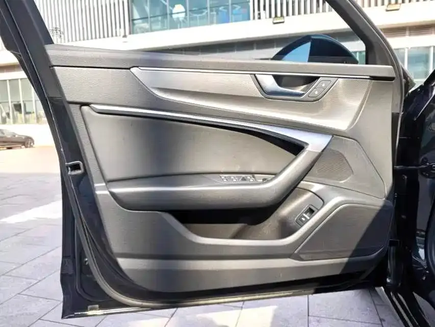 Audi A6L 2021 из CN, фото 2