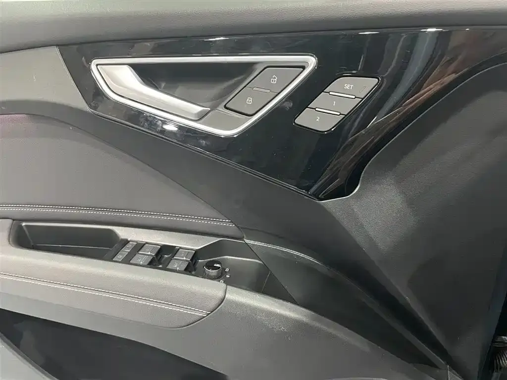 Audi Q4 e-tron — фото 10