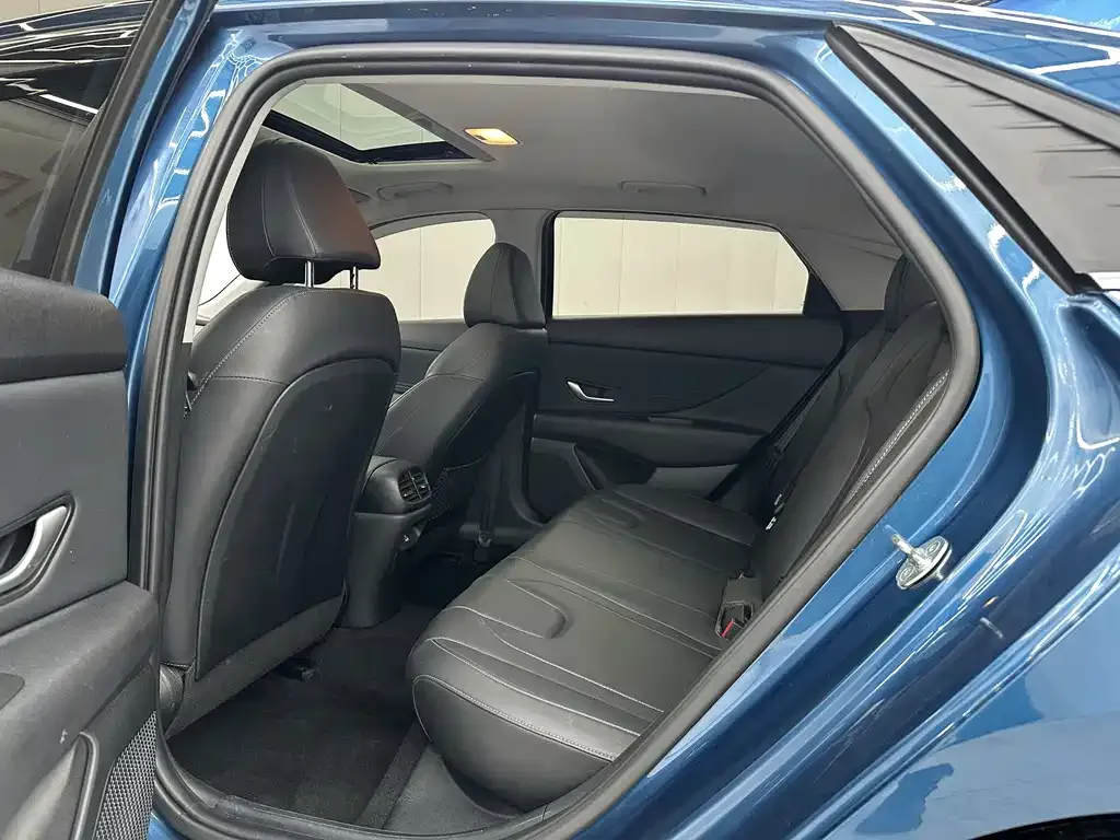 Hyundai Elantra 2023 из CN, фото 2