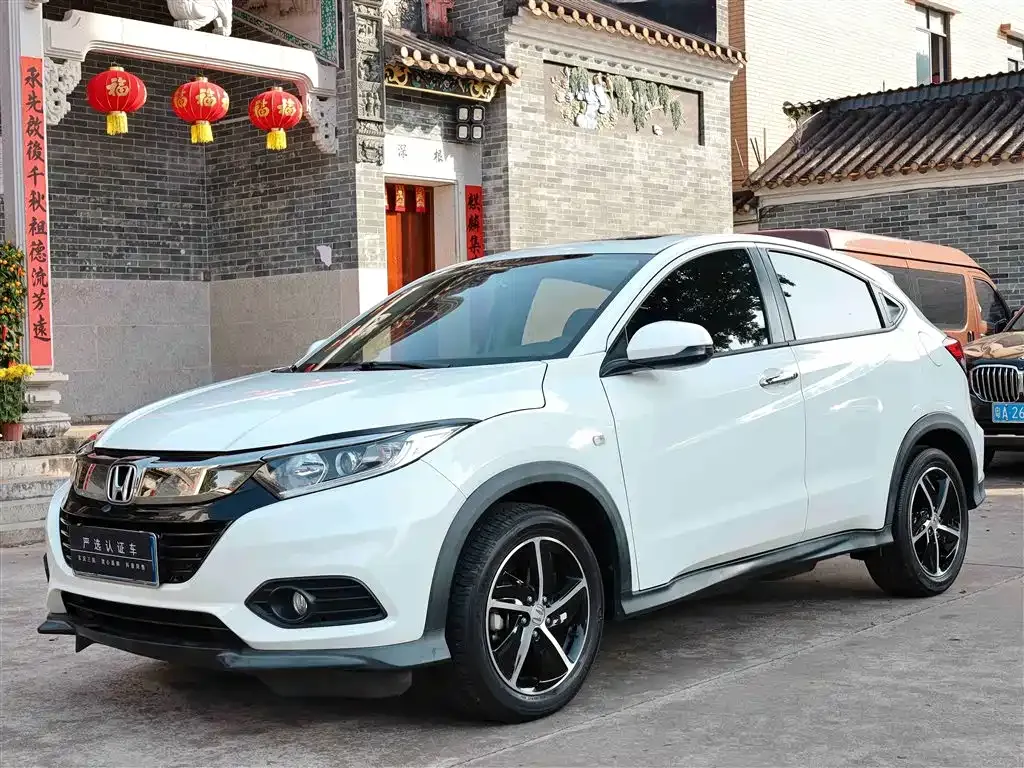 Honda Vezel — фото 1