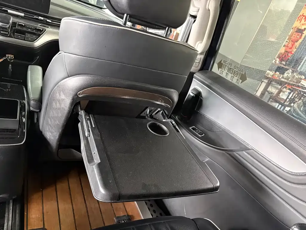 Roewe iMAX8 — фото 9