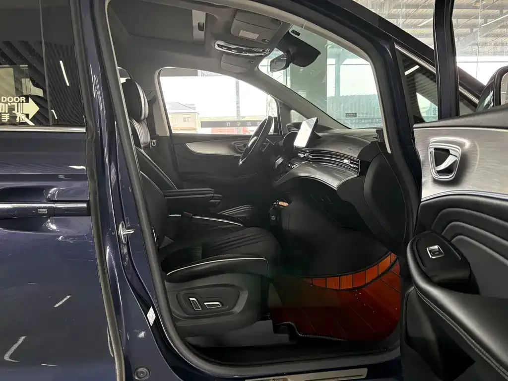 Roewe iMAX8 — фото 10