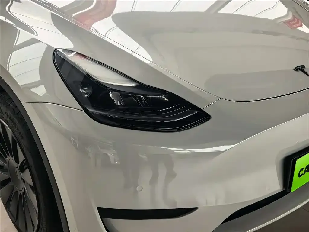 Tesla Model Y — фото 9