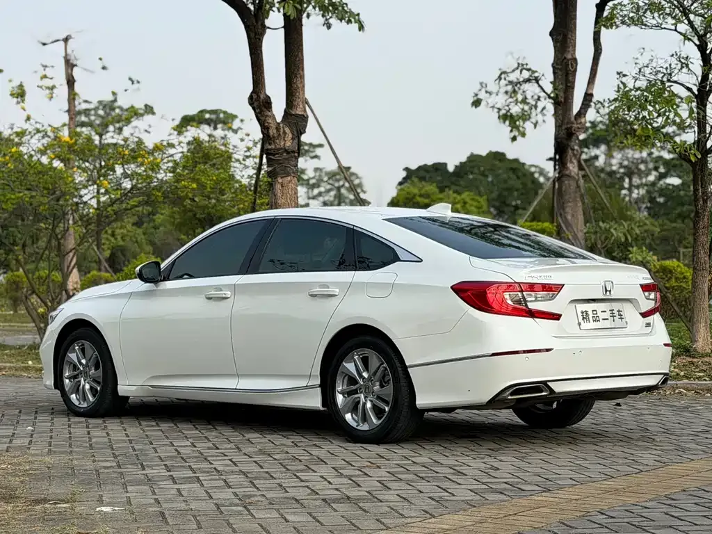 Honda Accord — фото 9