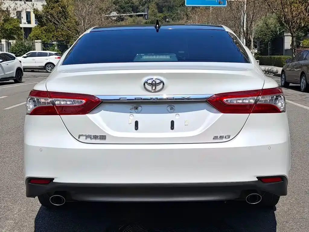 Toyota Camry — фото 6