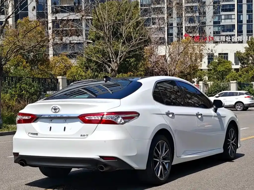 Toyota Camry — фото 10