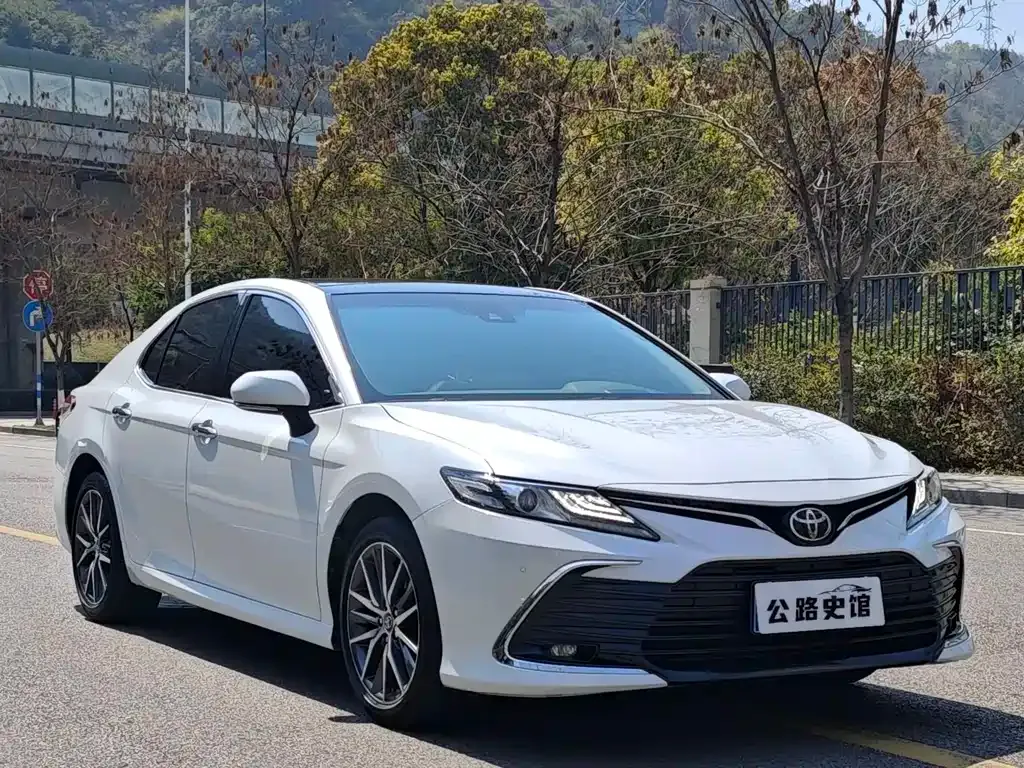 Toyota Camry — фото 4