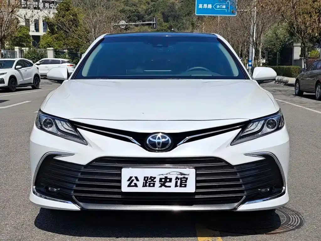 Toyota Camry — фото 9
