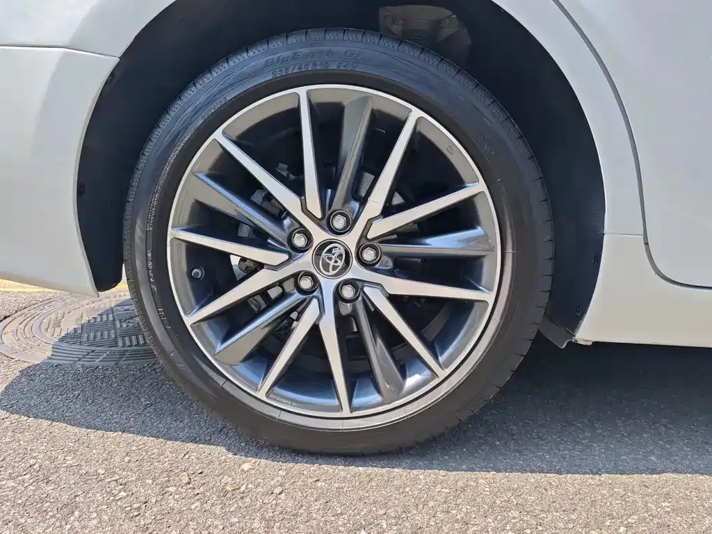 Toyota Camry — фото 2