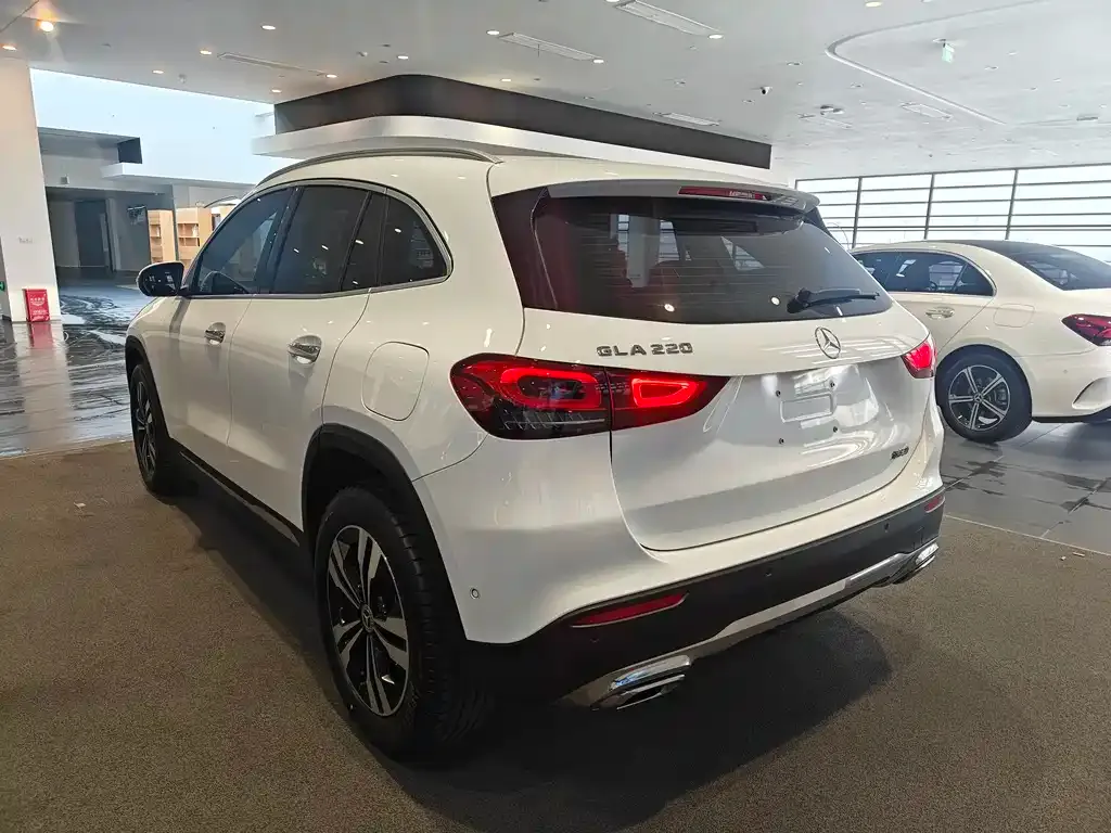 Mercedes-Benz GLA — фото 6