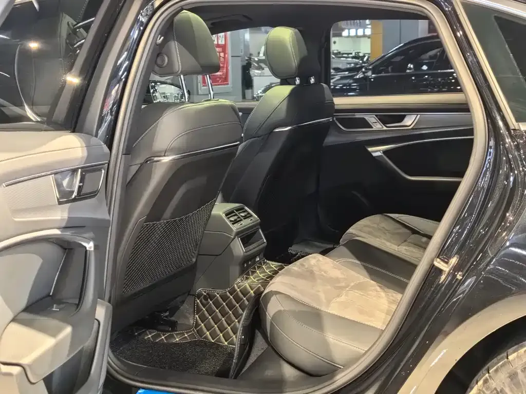 Audi A6L 2023 из CN, фото 5