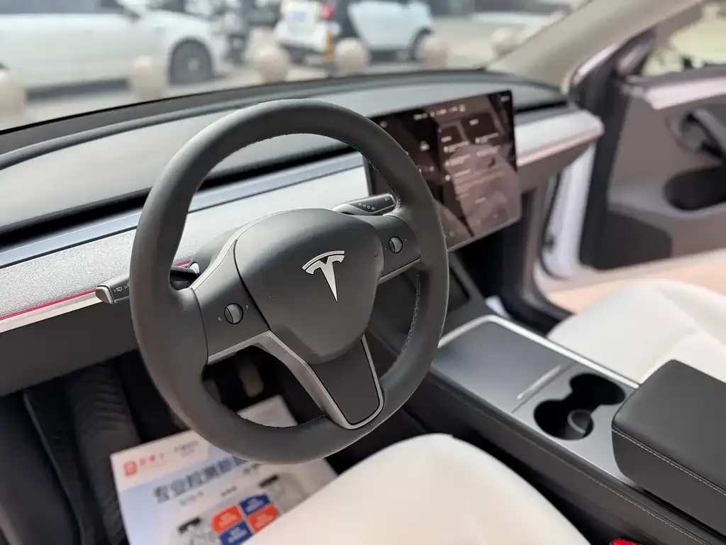 Tesla Model Y — фото 5
