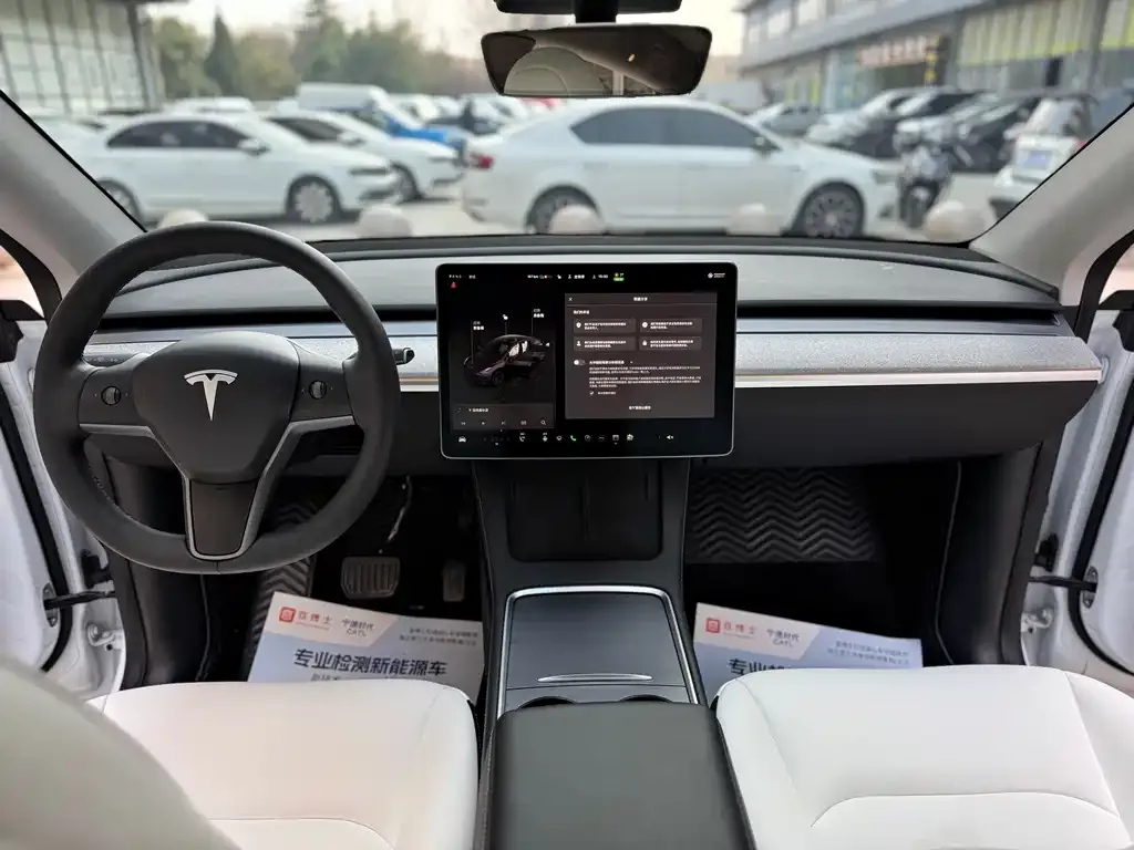 Tesla Model Y — фото 7