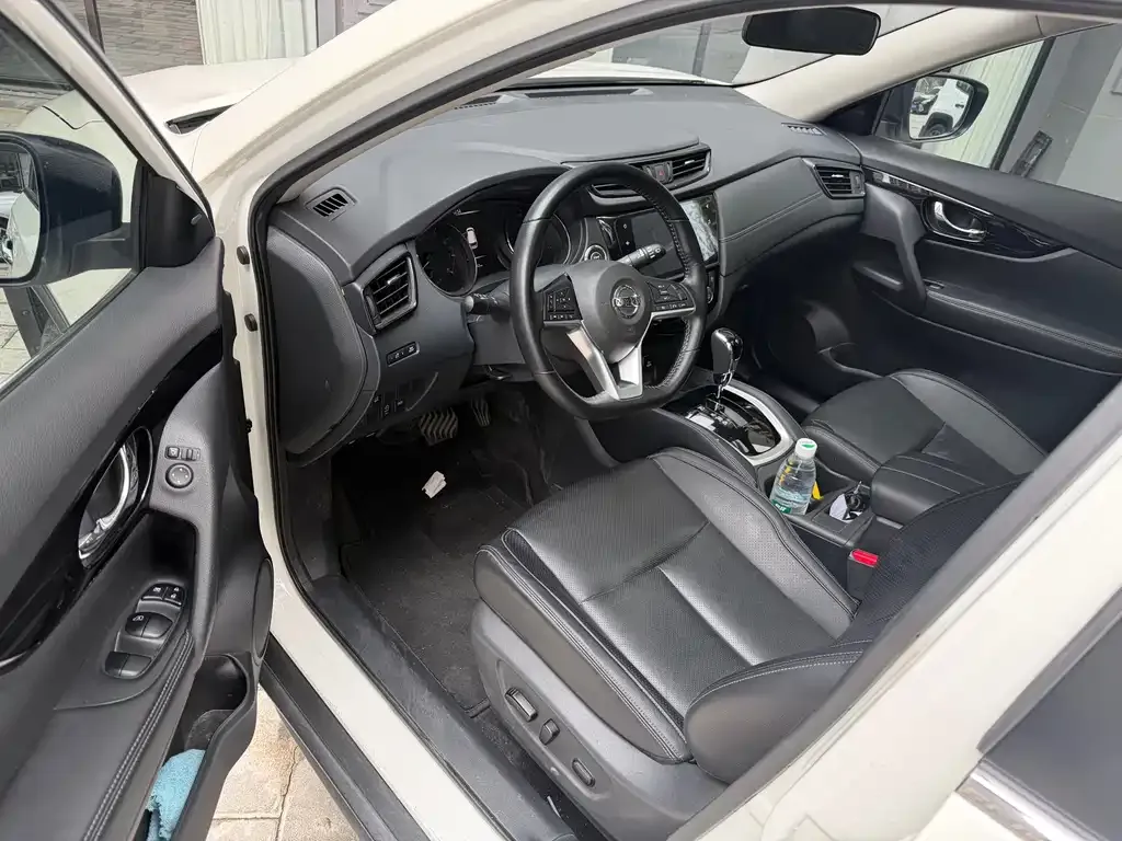 Nissan X-Trail 2024 из CN, фото 2