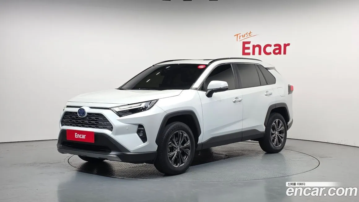 Toyota RAV4 — фото 1