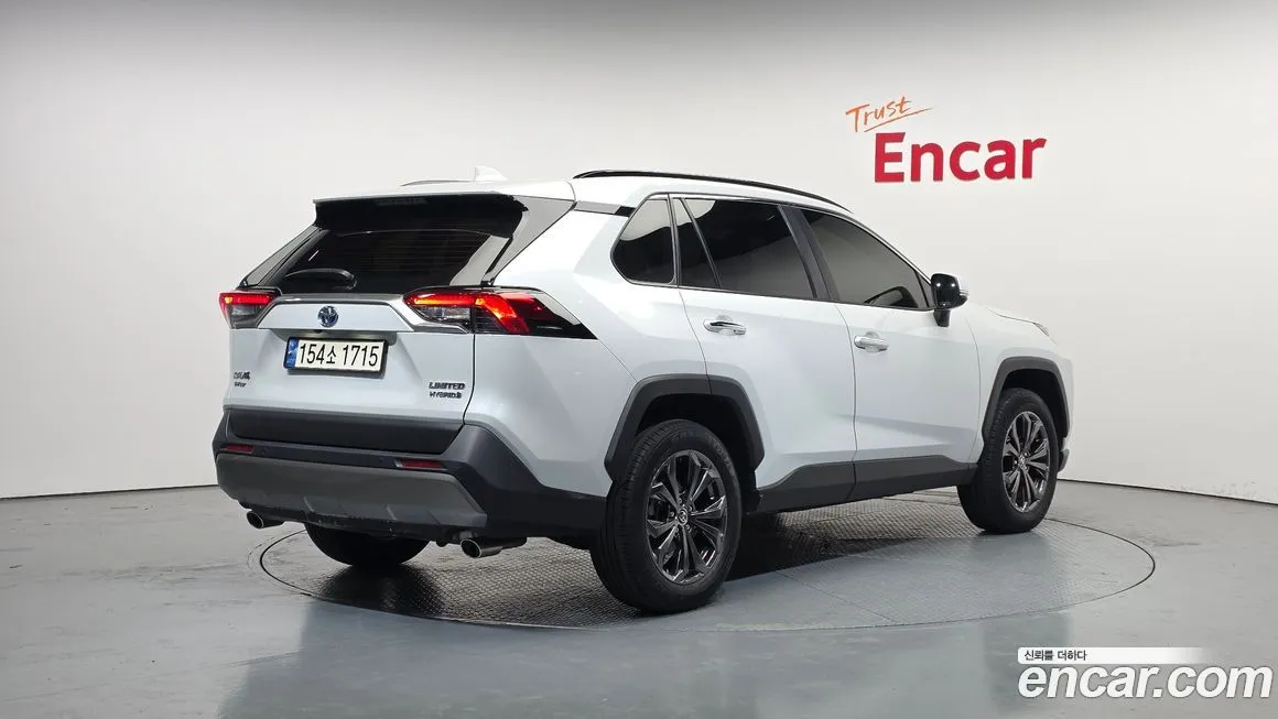 Toyota RAV4 — фото 8