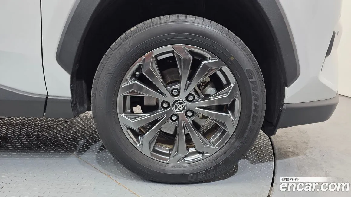 Toyota RAV4 — фото 10