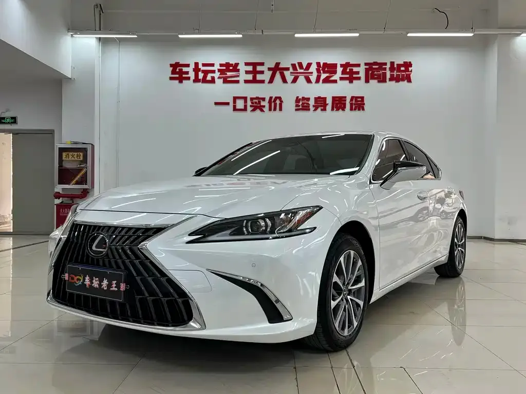 Lexus ES — фото 1