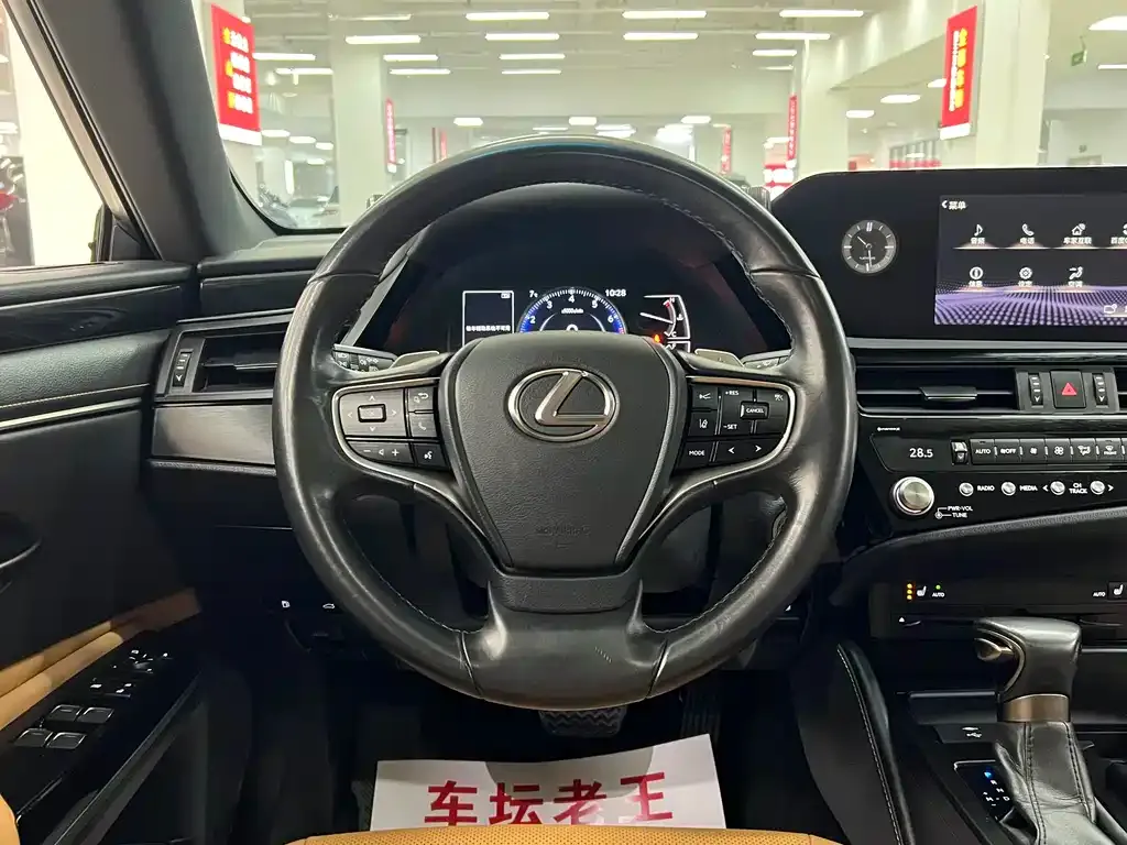 Lexus ES — фото 10